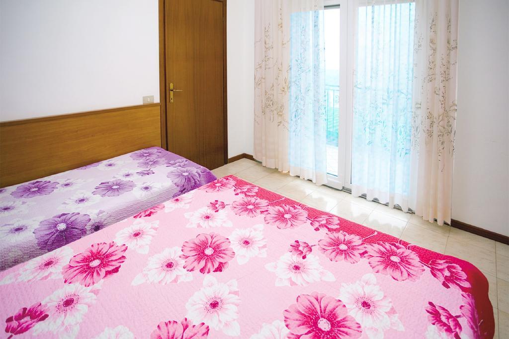 Appartamenti Calligher บิบิโอเน ภายนอก รูปภาพ